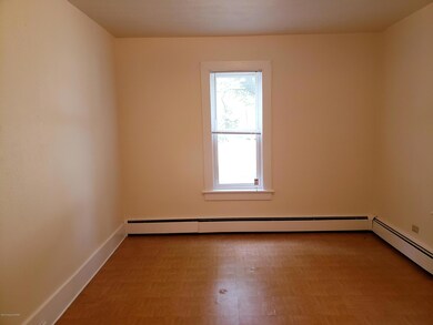 556 N 5th St unit 1, Stroudsburg, PA 18360 - photo 4
