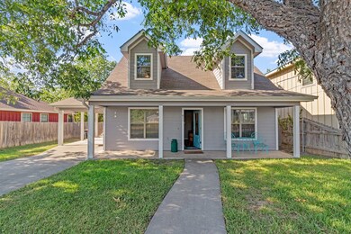 611 Winfred St, Fredericksburg, TX 78624 - photo 4