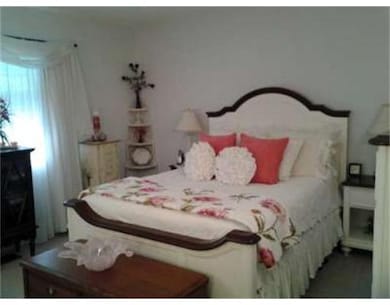 604 Windsor Dr unit Dr, Framingham, MA 01701 - photo 5