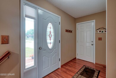 2328 W Springbrook Ct, Grand Forks, ND 58201 - photo 4