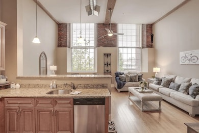 195 Mcgregor St unit 446, Manchester, NH 03102 - photo 3