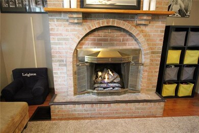 Gas log fireplace
