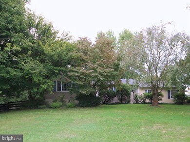 19942 Woodtrail Rd, Round Hill, VA 20141 - photo 2