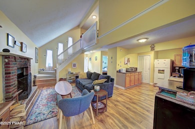 1027 Hidden Valley Ct, Lake Ariel, PA 18436 - photo 4