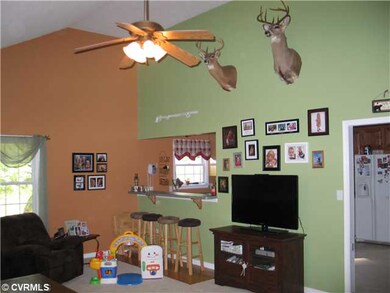 Living Room - Vaulted and huge spacing