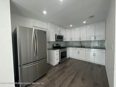 43 Country Dr E unit A, Staten Island, NY 10314 - photo 2