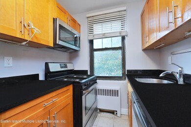 70-13 Park Dr E unit A, Flushing, NY 11367 - photo 3