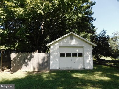 1061 Concord Ct, Owings, MD 20736 - photo 4