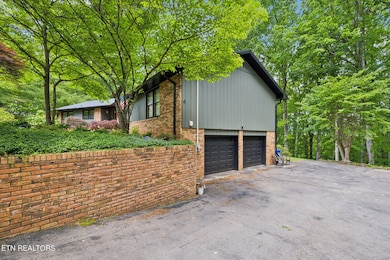 6-web-or-mls-1078 W Outer Dr - 006