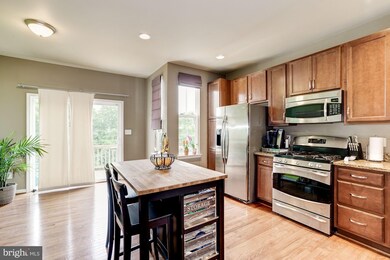 3028 Chinkapin Oak Ln, Woodbridge, VA 22191 - photo 3