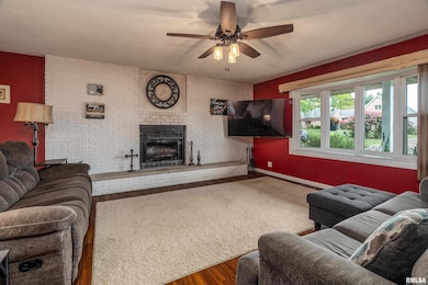 1302 S Fosse Rd, Marion, IL 62959 - photo 4