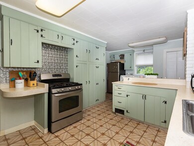 53 Mount Vernon St, Somersworth, NH 03878 - photo 4