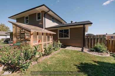 215 S 18th St, Aurora, NE 68818 - photo 2