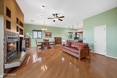 07-Living Area & Dining Area