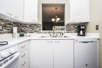 Kitchen with new backsplash tile