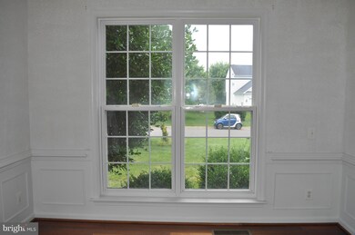 6092 Spindle Tree Ct, Woodbridge, VA 22193 - photo 5