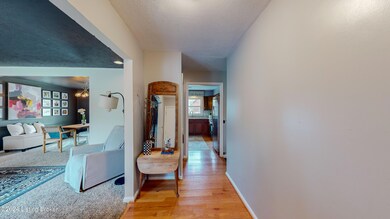 8905-Gonewind-Ct_004