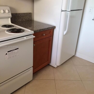 9375 Fontainebleau Blvd unit L423, Miami, FL 33172 - photo 2