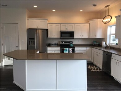Kitchen w Pantry