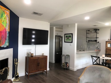 Living area with baseboards, visible vents, and d