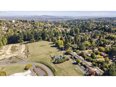 2119 SW Nevada Ct, Portland, OR 97219 - photo 4