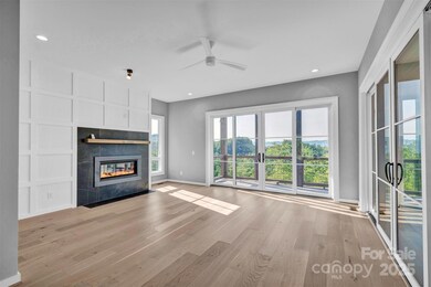 Direct vent gas fireplace