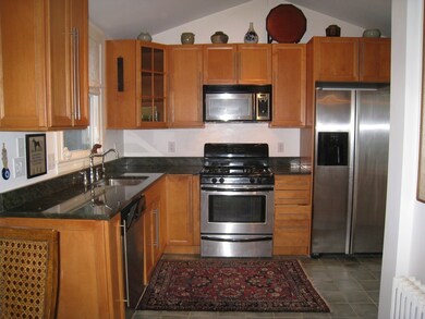 28 Bassett St, Marblehead, MA 01945 - photo 3