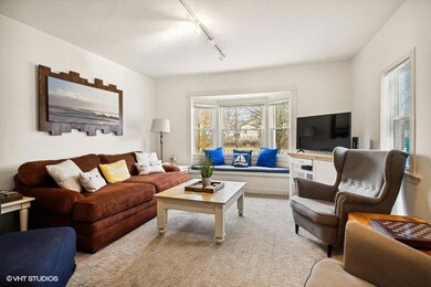 05_33SBarker_1_LivingRoom_LowRes