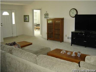 2017 Clark Pointe Dr, Crestwood, KY 40014 - photo 2