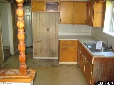 2135 E 40th St, Lorain, OH 44055 - photo 3