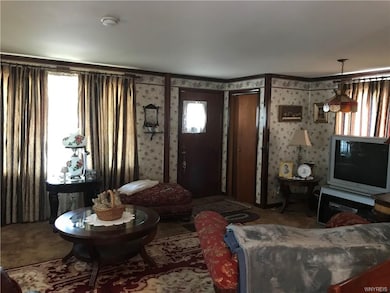 Spacious living room