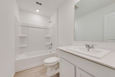 Full bathroom with bathtub / shower combination, t