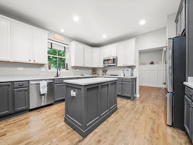 210 Woodford Rd, Oswego, IL 60543 - photo 2