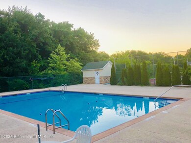 28 Moreno Ct unit 2, Staten Island, NY 10309 - photo 7