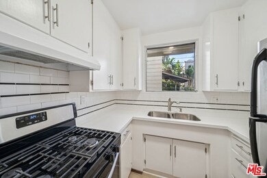 1215 N Hayworth Ave unit 104, West Hollywood, CA 90046 - photo 5