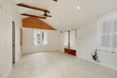 506 N. Second St. front room