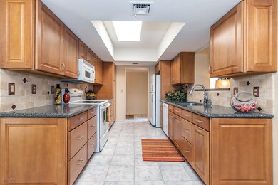 Remodeled Kitchen w/Granite Counters