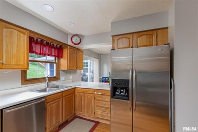 2658 W 34th St, Davenport, IA 52806 - photo 7