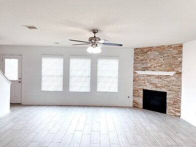 10622 Solera Ln, Houston, TX 77040 - photo 7