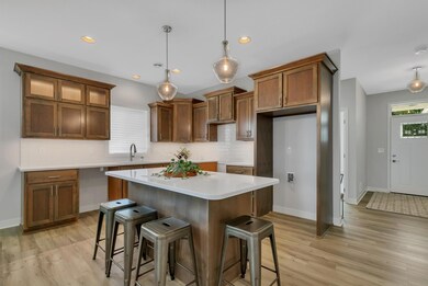 5328 Kitchen to Entry.jpg