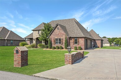 over-sized driveway to 3-car, fully automated, gar