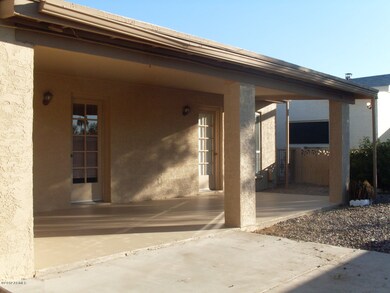 Lindstrom Ln