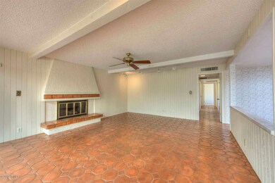 007_Family Room