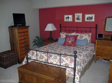 427 Peach Ct, Wayland, MI 49348 - photo 3