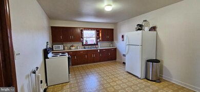 50 Independence St unit A, Berkeley Springs, WV 25411 - photo 5