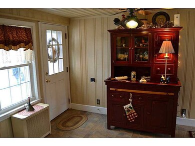87 Harmony Ct, Warwick, RI 02889 - photo 2