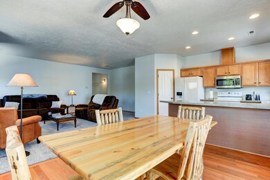 2109 NW Cedar Ave, Redmond, OR 97756 - photo 6