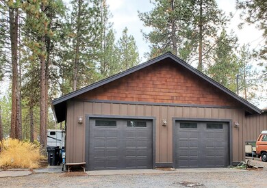 Large Finished 2nd Garage with Shop
