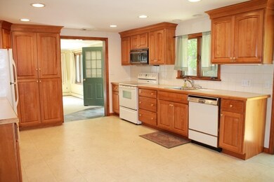 2 Colleen Cir, Burlington, MA 01803 - photo 6