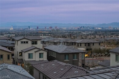 Incredible Strip Views!